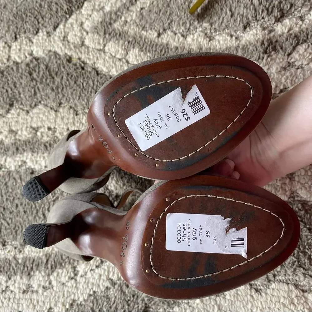 Anthropologie NO 704B Gray suede Emma round toe heels size 38
